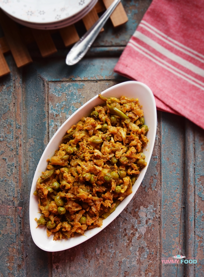 Gobi Matar Keema, spicy minced cauliflower green peas dry curry